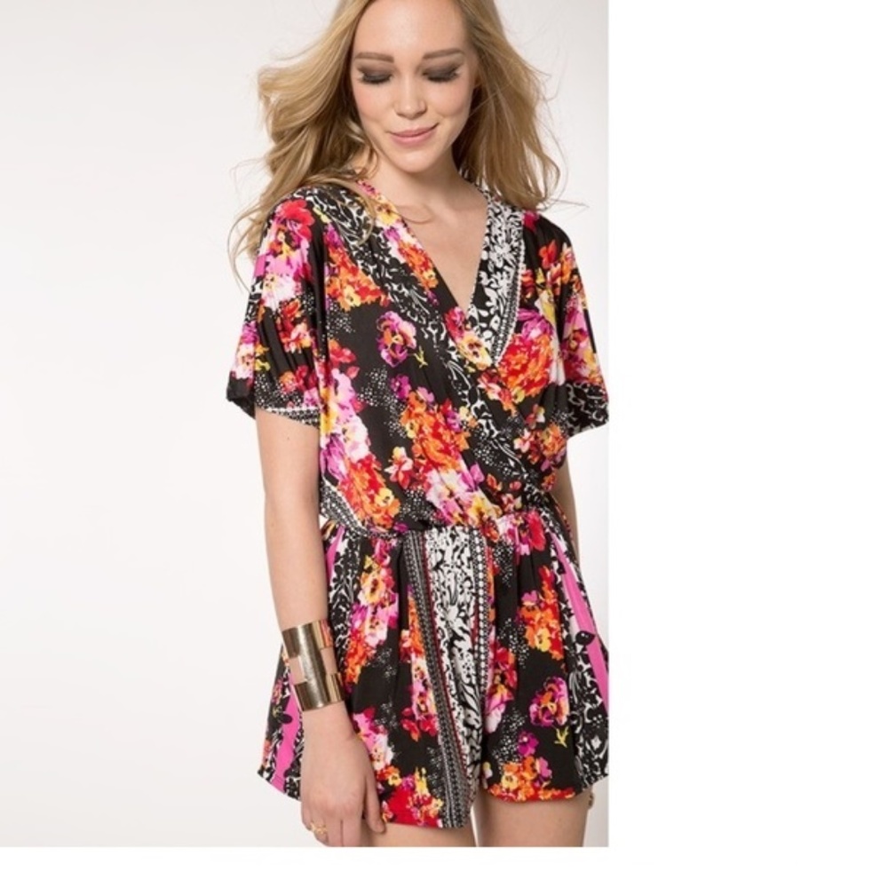 NWOT Sola La Fe Boho Floral Striped Chic Romper Shorts Small Womens Summer
